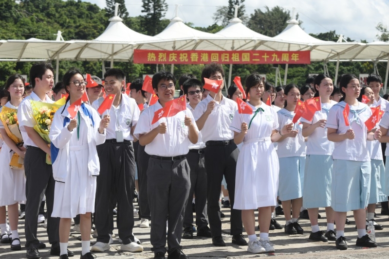 舰队今日泊岸,受邀请的市民和学生能以欢迎代表身份优先参观。 舰队今日泊岸,受邀请的市民和学生能以欢迎代表身份优先参观。