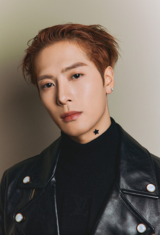 王嘉尔(Jackson Wang)由昔日香港剑击代表队新星,如今是站在国际音乐殿堂顶端、在全球拥有数千万追随者的超级巨星。 王嘉尔(Jackson Wang)由昔日香港剑击代表队新星,如今是站在国际音乐殿堂顶端、在全球拥有数千万追随者的超级巨星。
