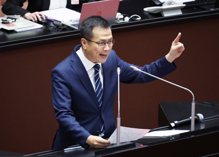 癌油没人负责！蓝委讥“世界奇观”：傲慢到像是把人民当笨蛋